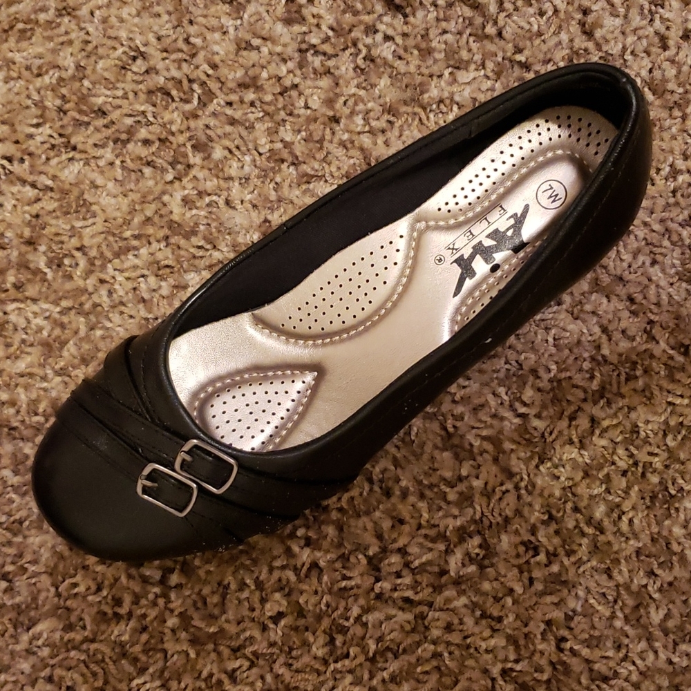 Shoes - Picture 2 of 4